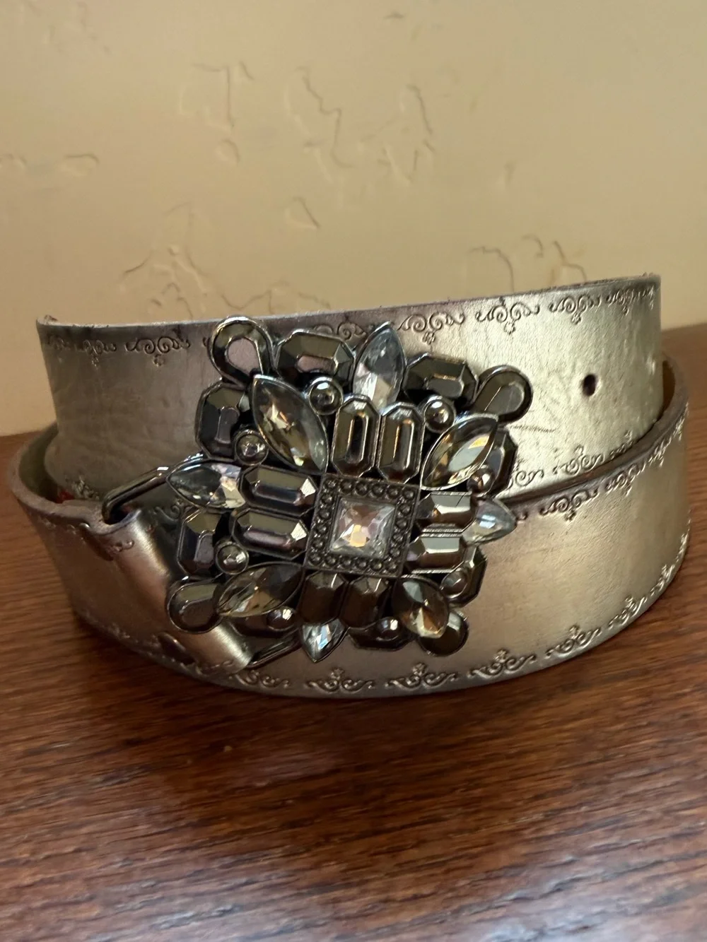 Vintage FOSSIL Silver Jeweled Buckle Belt Embossed Leather Size M